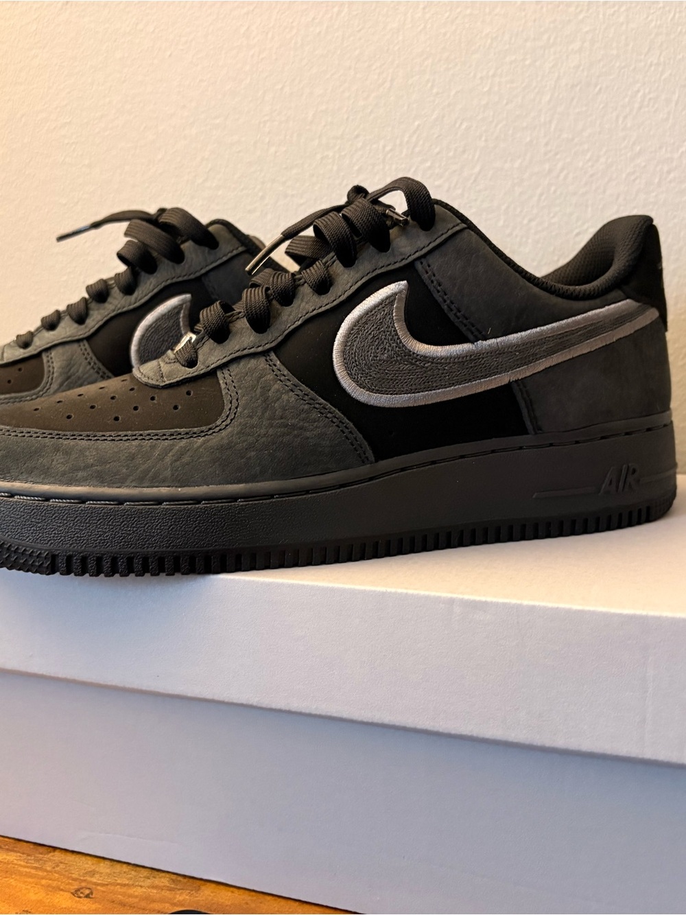 Nike Low-Top Sneakers in Black & Gray